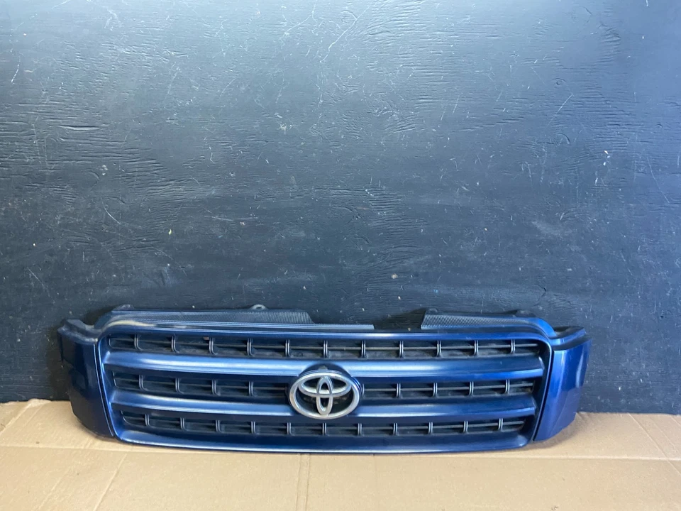 2001 to 2003 Toyota Highlander Front Upper Grille Grill With Emblem OEM R7249 DG - Image 1 of 4
