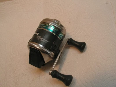 Carrete de fundición ultra ligero Zebco Legacy 11L de colección hecho en EE. UU. Foto 1 de 4