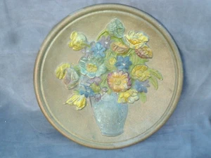 LOVELY ART DECO WALL PLAQUE VASE OF COLOURFUL FLOWERS 1930S DULL GOLD FINISH - Picture 1 of 5