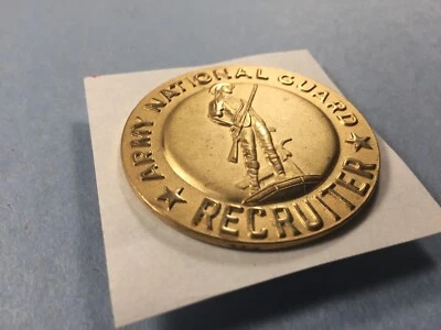 Insignia de bolsillo de reclutador senior de la Guardia Nacional del Ejército de los Estados Unidos de colección (tono dorado) Foto 1 de 4