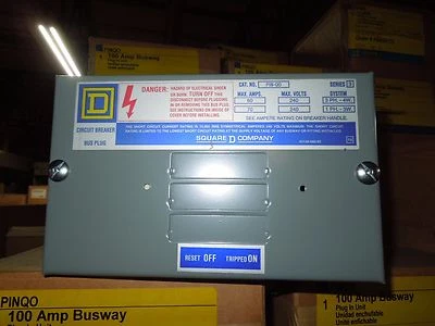 Gabinete de interruptor Square D PINQO 70A Max 3ph 4W para unidad enchufable Busway de 100 amperios Foto 1 de 4