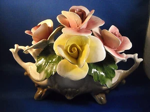 CAPODIMONTE YELLOW & PINK OBLONG VASE W/ HANDLES   CROWN NUOVA MADE IN ITALY  - Picture 1 of 4