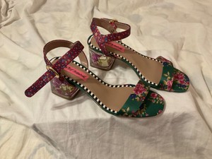 betsey johnson alyx flat sandals