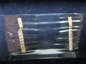 SWAROVSKI CRYSTAL Gold Tone Dangle Drop Earrings New in Box Gift - Picture 1 of 4