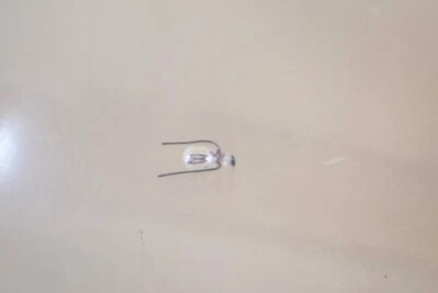 TRIANG S5099 R57 R257 REPLACEMENT LIGHT BULB for DIESEL & ELECTRIC LOCOMOTIVE om - Image 1 of 2