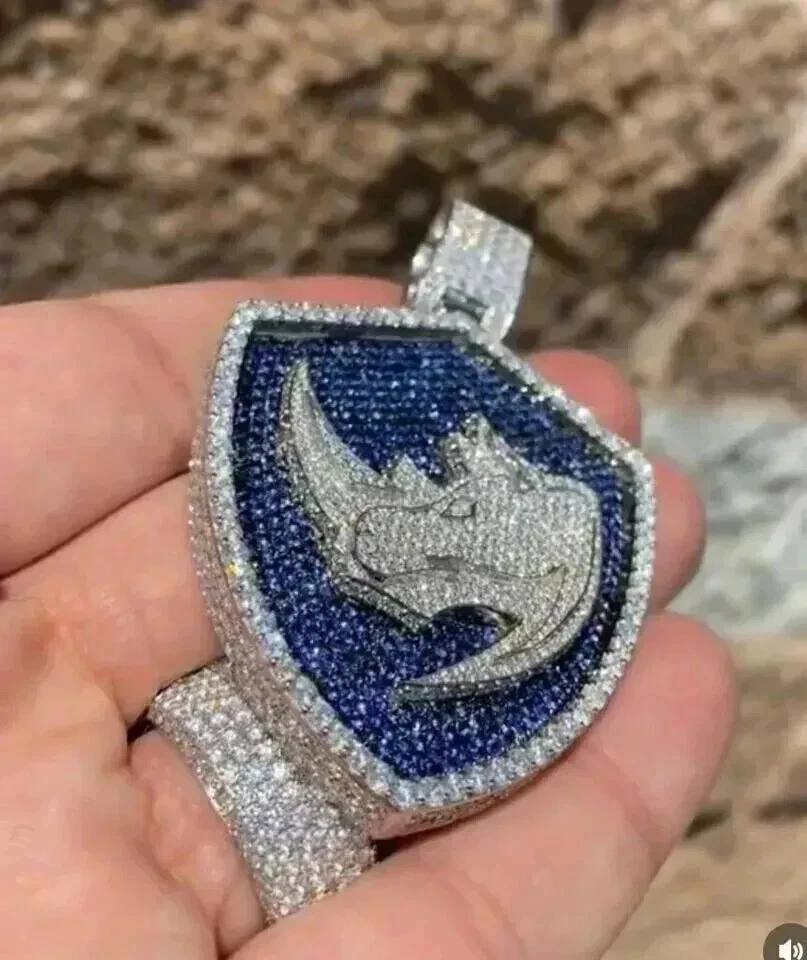 Colgante de zafiro creado en laboratorio de corte redondo de 4 quilates con acabado en oro blanco de 14 quilates Foto 1 de 1