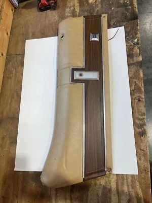 Buick Estate 1976, camioneta, panel de puerta superior trasero lado del conductor Foto 1 de 4