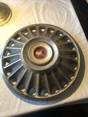 复古原装 1967 年福特 MUSTANG 14 英寸轮毂盖发球杆 C7ZA-1137 — 第 1/4 张图片