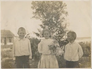 Snapshot Vintage Photo Cute Children Kids Little Boys Girl Teddy Bear Toy Family - Picture 1 of 9