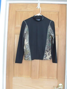 Camisa de uso activo larga con cuello falso Rocky negra/camuflada juvenil talla X-grande para niños - Imagen 1 de 5