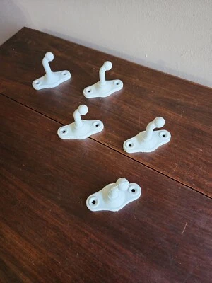 Juego de 5 ganchos de pared de metal de hierro forjado blanco 1 clavija abrigos/toallas/joyas Foto 1 de 4