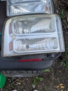 2005 Ford F250 Super Duty Right Passenger Headlight Assembly  - Picture 1 of 4