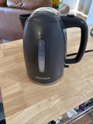 Электрический чайник для воды быстрого кипения Black + Decker 1,7 л - Изображение 1 из 4