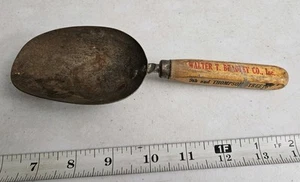 Vtg Walter T. Bradley Co Reading Anthracite Coal Philadelphia? Wood Metal Scoop - Foto 1 di 7
