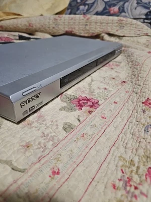 Sony CD/DVD Player DVP-NS50P - Image 1 of 4
