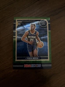 2024-25 Panini Nba Hoops - Rookies Yves Missi #251 Premium Green Scope Prizm /25 - Picture 1 of 2