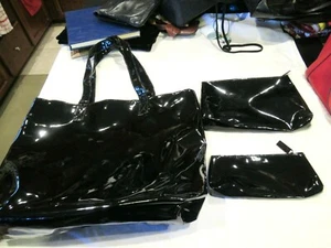Macys black tote bag with matching Estee Lauder cosmetic bags inside - Picture 1 of 8