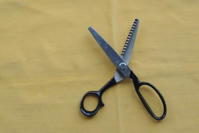 Pinking Shears Scissors 8” Made in Japan sewing  - Image 1 of 4
