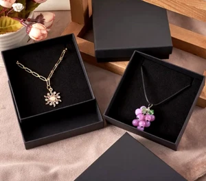 18 cajas de regalo de joyería negras 3,58x3,58 - Expositor de anillos forrado de terciopelo de papel Kraft - Imagen 1 de 2