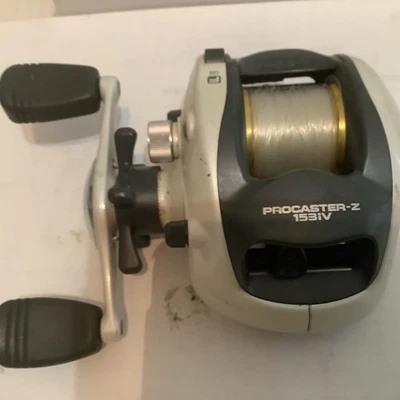 CARRETE BAITCASTING DE BAJO PERFIL VINTAGE DAIWA PROCASTER-Z 153 IV 6 B.B. CON LÍNEA🐠 Foto 1 de 4