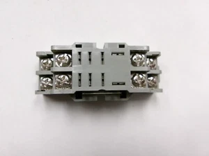 IDEC SH2B-05 RELAY BASE A25 - Picture 1 of 2