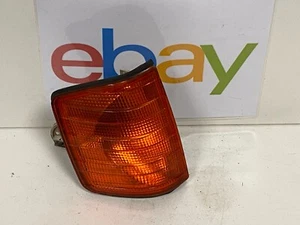 MERCEDES BENZ 190 W201 FARO ANTERIORE INDICATORE AMBRA LATO DESTRO 1305232912 - Foto 1 di 4