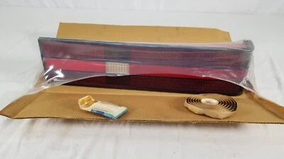 Conjunto de luz trasera izquierda para conductor Ford 1983-1985 E3FZ-13450A OEM NUEVO DE LOTE ORIGINAL Foto 1 de 3