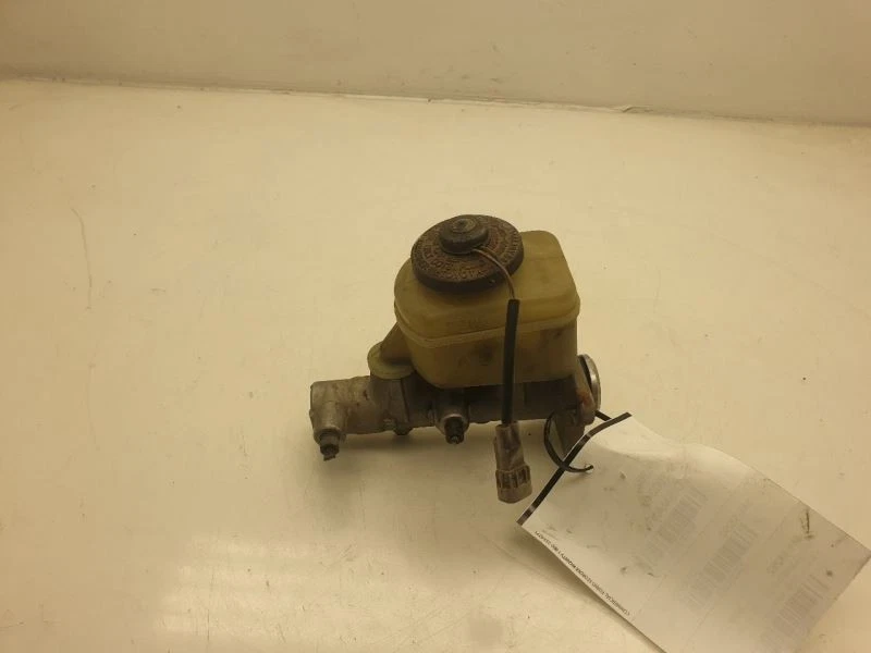 89-94 TOYOTA PICKUP 2.4L 4 CYL 4WD BRAKE MASTER CYLINDER ASSEMBLY  - Image 1 of 4