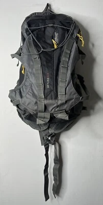 Рюкзак Outdoor Products Skyline 8.0 внутренняя рама оливковый и черный - Изображение 1 из 4