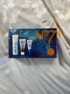 Botas Nº 7 Destacan Favoritos Juego en Caja - Agua Limpiadora, Imprimación, Crema de Ojos Foto 1 de 2