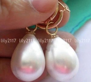 Pendientes colgantes enchapados en oro con perlas blancas del Mar del Sur de 12x16 mm - Imagen 1 de 3