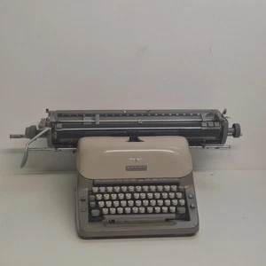 Macchina da scrivere universale Adler 1961 vintage con cartuccia grande rara pesante retrò. - Foto 1 di 10