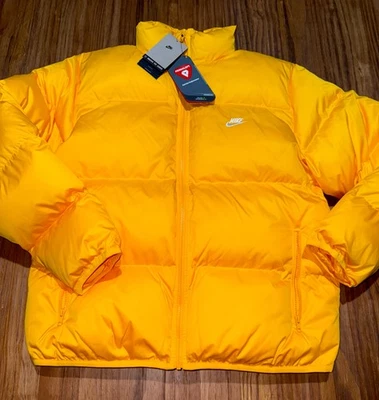 Nike Sportswear Club Puffer Jacket Yellow Coat FB7368-739 Men's Size Medium NWT - Image 1 of 4