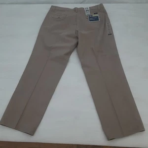 Pantalone Dockers lavato chino kaki marrone piatto davanti misura 38x32 cotone vestibilità rilassata - Foto 1 di 13