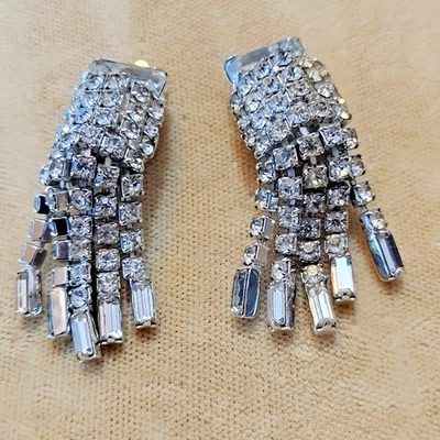 Impresionantes pendientes colgantes largos vintage KRAMER de diamantes de imitación transparentes Foto 1 de 4