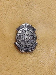 School Safety Patrol Service Award Pin Chicago Motor Club Vintage - Picture 1 of 7
