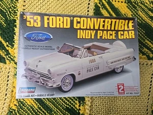 Lindberg- 53 Ford Convertible Indy Pace Car, abierto. Bolsas de piezas selladas en caja - Imagen 1 de 2