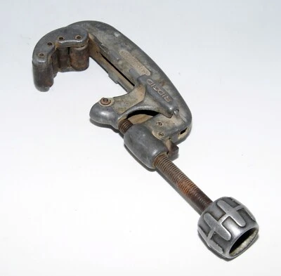 Ridgid No. 132 Pipe Tubing Cutter 1/4" - 2-5/8" OD Capacity - Image 1 of 4