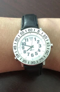 Reloj Guess Indiglo 1993 vintage con correa de cuero negro - Imagen 1 de 6