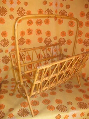 Vintage 60s 70s Ancien PORTE-REVUES JOURNAUX en ROTIN OSIER Revue Journal Déco - Photo 1/4