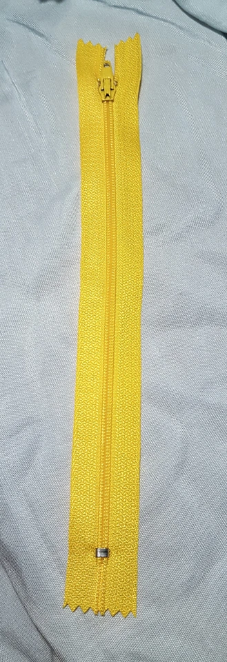 Cremalleras cerradas de plástico de bobina de nailon regular 7" 9" 12" 16" 22" elegir colores Foto 1 de 1