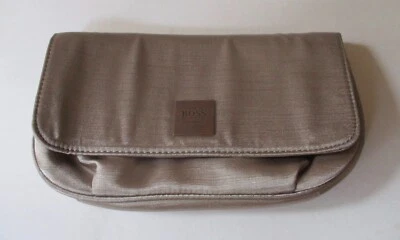 HUGO BOSS Bolso sin asas Cartera Estuche de maquillaje Bolso Dorado satinado Nuevo Foto 1 de 4