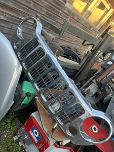 Jeep Cherokee limited 05-08 Chrome Grille - Picture 1 of 3