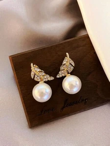 GOLD FEATHER LEAF DOUBLE  SIDED  WHITE PEARL DROP STUD RHINESTONE EARRING BRIDAL - Picture 1 of 4