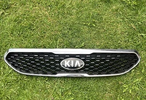 USED GENUINE FROM 2010 To 2015 KIA VENGA BUMPER GRILL - Picture 1 of 4