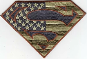 Parches bordados Superman/bandera de EE. UU. (bronceado) Altura: 3,5"x5" planchado - Imagen 1 de 1