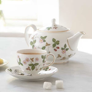 Wedgwood Wild Strawberry Bone China Porzellan Geschirr - Bild 1 von 6
