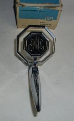 NOS 1977 PONTIAC GRAND LEMANS & SAFARI FRONT END PANEL STAND UP ORNAMENT 500460 - Image 1 of 4