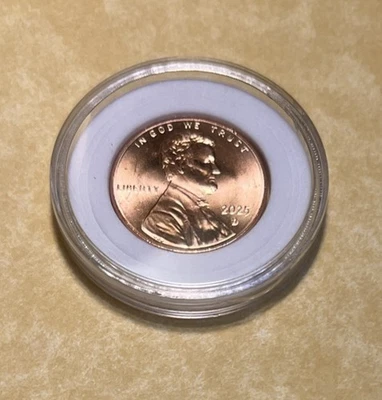 🎄🎁 2025 D МЕМОРИАЛ ЛИНКОЛЬНА НЕ БЫВШИЙ В ОБРАЩЕНИИ ПЕННИ ИЗ ОРИГИНАЛЬНЫХ БАНКОВСКИХ ЗАВЕРНУТЫХ РУЛОНОВ - Изображение 1 из 2