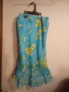 A Girls Size Medium 8-10 Just Below The Knee Length Skirt - Picture 1 of 4